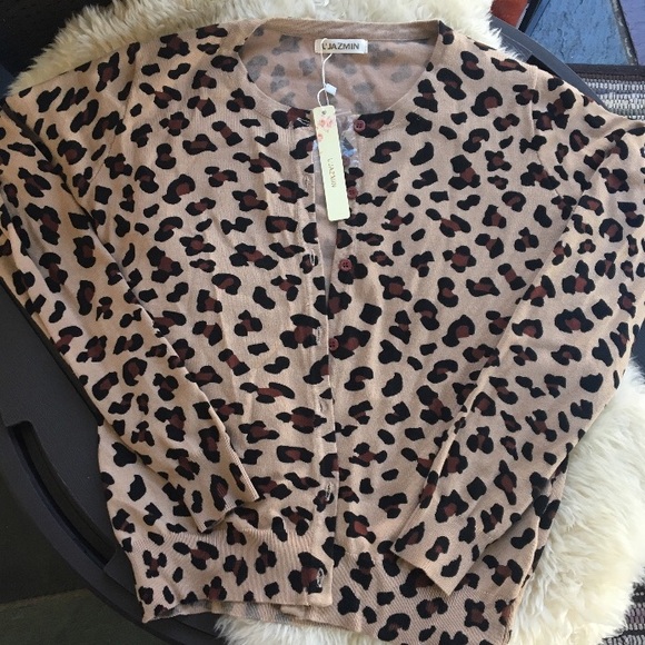 Leopard Pattern Cardigan - Picture 2 of 7